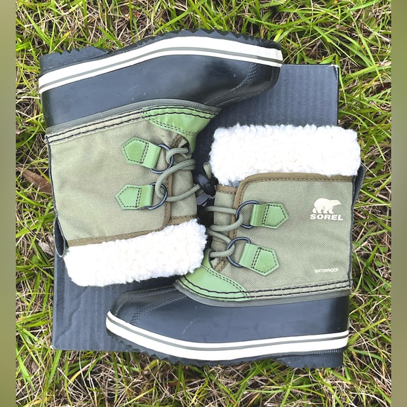 EUC Sorel Children’s Yoot PAC Nylon Waterproof Boots Size 11 in Hunter Green - Picture 1 of 16